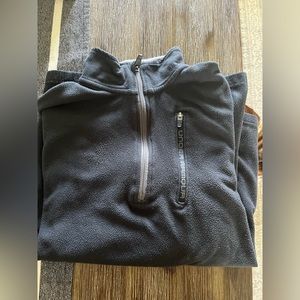 Medium black under armour fleece pullover